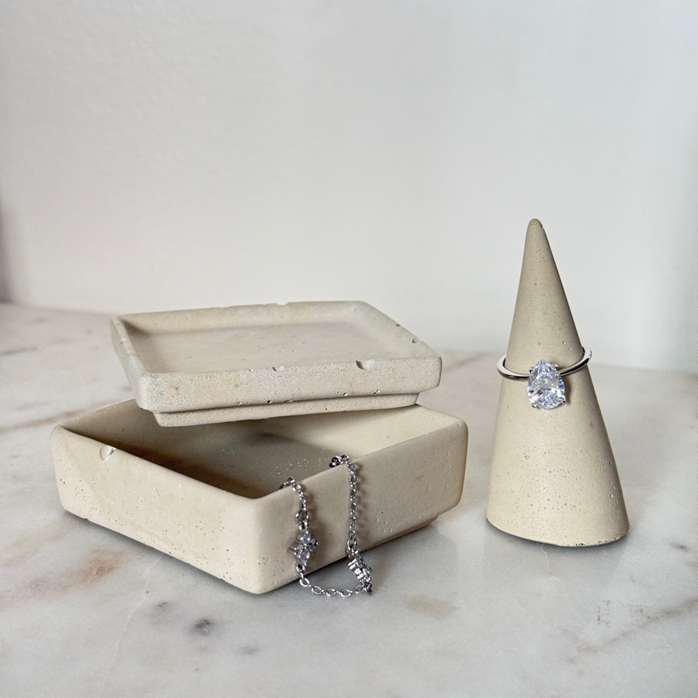 Ouai x Rheal jewellery holders & Byredo Leave in Conditioner